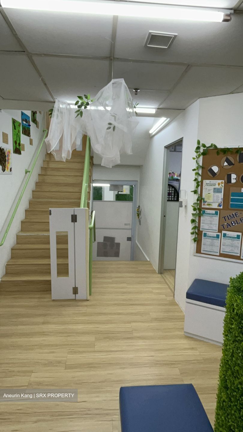 Kingston Terrace (D14), Retail #478668071